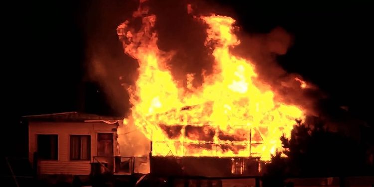 Incendio estructural moviliza a Bomberos hasta vivienda en sector Aguas Frescas