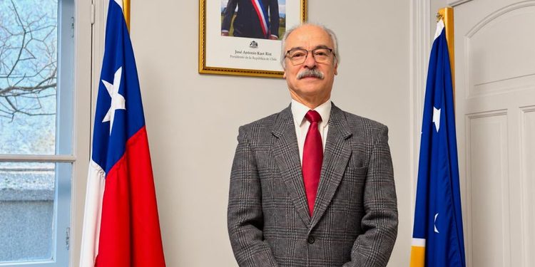 Mauricio Peña y Lillo asume como nuevo director regional de Sernatur en Magallanes