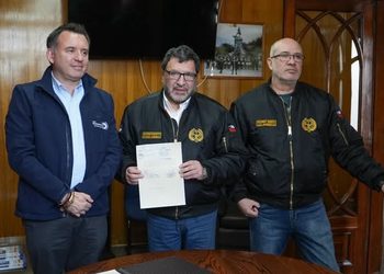 Municipalidad de Punta Arenas completa entrega de $120 millones a Bomberos y anuncia nuevo aporte de $55 millones