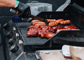 ¿Por qué el asado sigue teniendo rostro de hombre? La respuesta está en la familia.