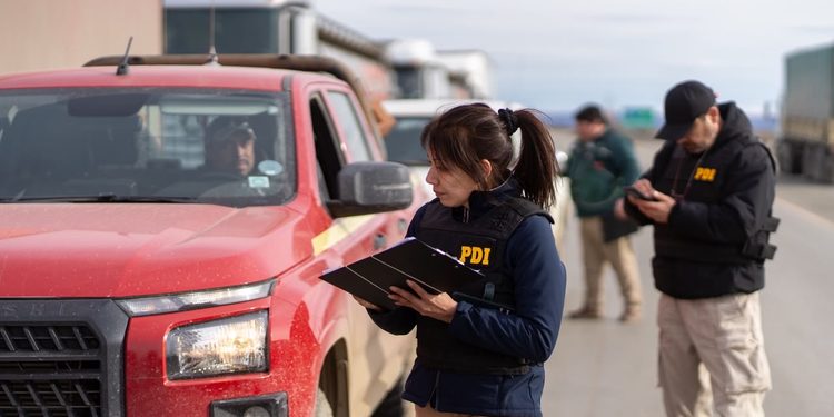 Operativo interagencial refuerza fiscalización en el cruce hacia Tierra del Fuego ante aumento de movilidad por Fiestas Patrias