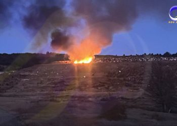 Emergencia en la zona sur: Incendio moviliza a varias compañías de bomberos en el sector del vertedero de Punta Arenas