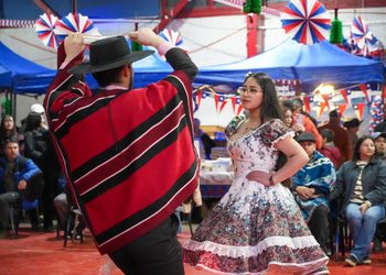 Fiesta de la Chilenidad lleva música, gastronomía y tradiciones patrias a Puerto Williams