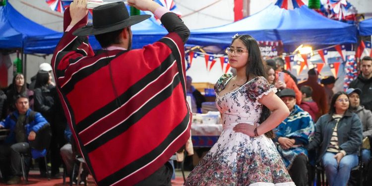 Fiesta de la Chilenidad lleva música, gastronomía y tradiciones patrias a Puerto Williams