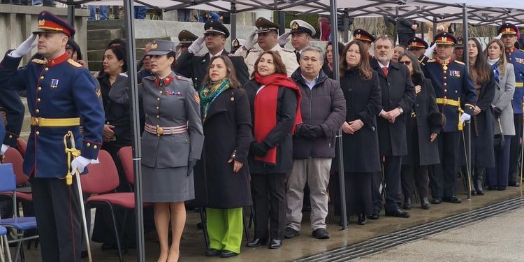 Porvenir conmemoró las Fiestas Patrias y las Glorias del Ejército con tradicional desfile.