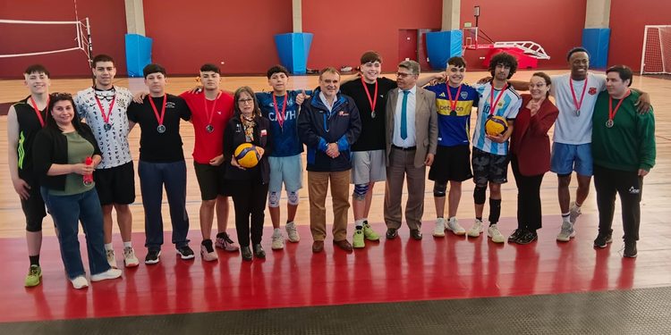 Selección de vóleibol de Porvenir viaja a Concepción para disputar campeonato nacional
