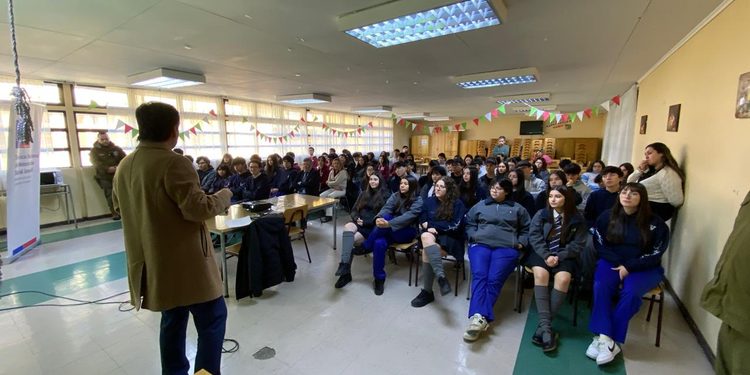 Servicio de Reinserción Social Juvenil ha realizado 11 charlas preventivas a cerca de 400 estudiantes en Magallanes