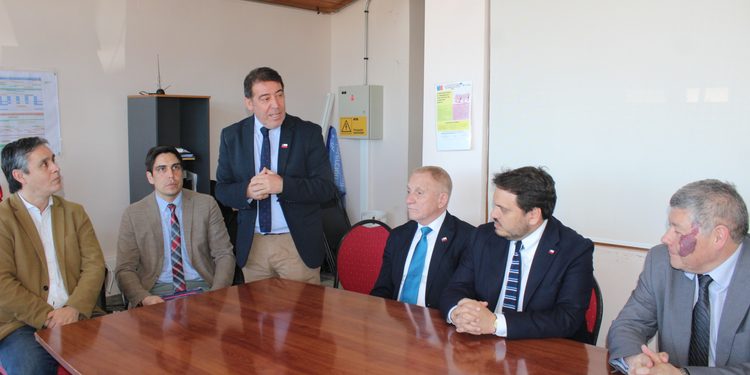 Jóvenes del Centro de Cumplimiento Juvenil de Punta Arenas rinden por primera vez exámenes libres