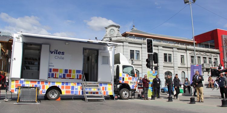 Inauguran nuevo Bibliomóvil en Magallanes para acercar la lectura a las comunidades más alejadas