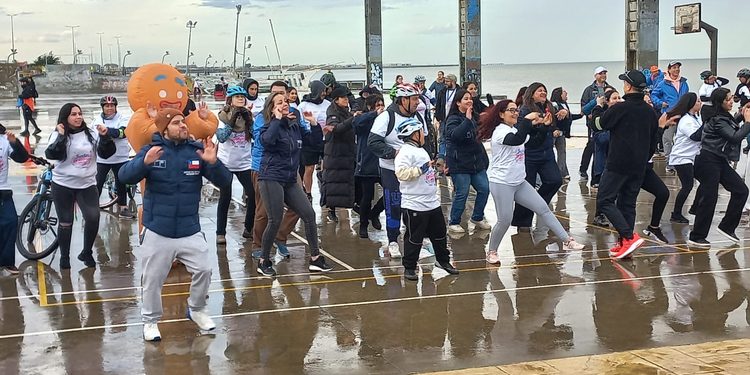 Un centenar de personas participó en cicletada familiar por la salud y el bienestar en Punta Arenas