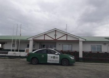 Carabineros detiene a dos sospechosos y recupera bolso sustraído a una mujer en Punta Arenas