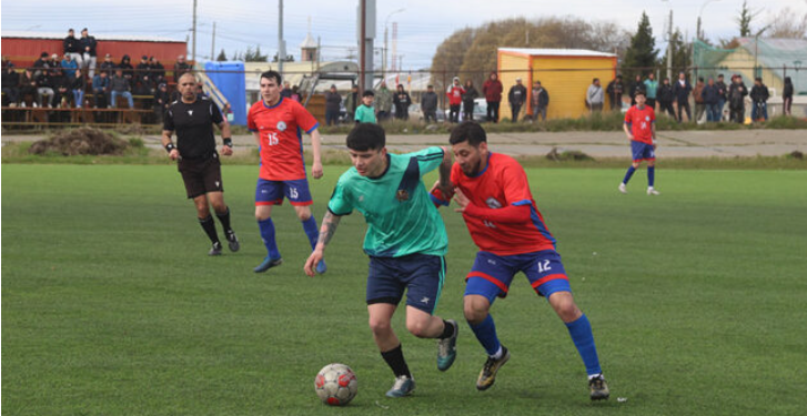 Barrio Sur, Puerto Natales y 18 de Septiembre aseguraron su presencia en las semifinales de la Eliminatoria Regional Adulta de fútbol.