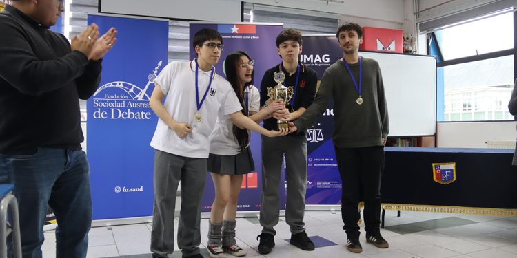 Colegio Alemán de Punta Arenas se corona campeón del TODE PUQ de debate interescolar