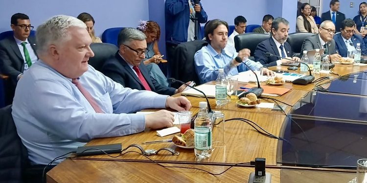 Kusanovic propone aumentar cupos de Medicina para enfrentar déficit de médicos en zonas extremas