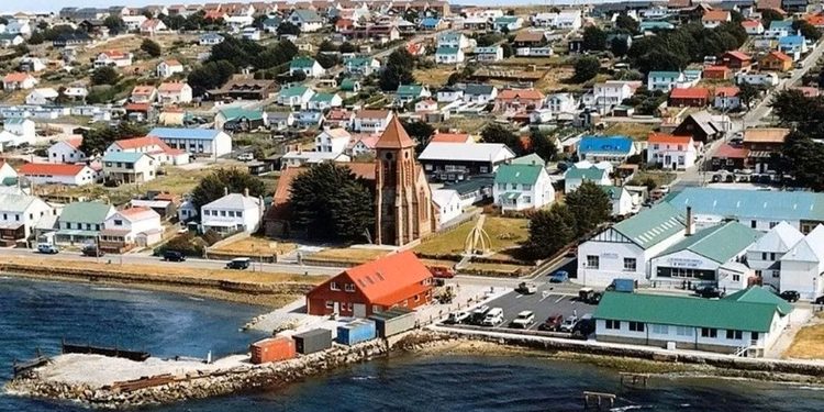 Punta Arenas se prepara para reactivar histórica ruta comercial con las islas Malvinas/Falkland