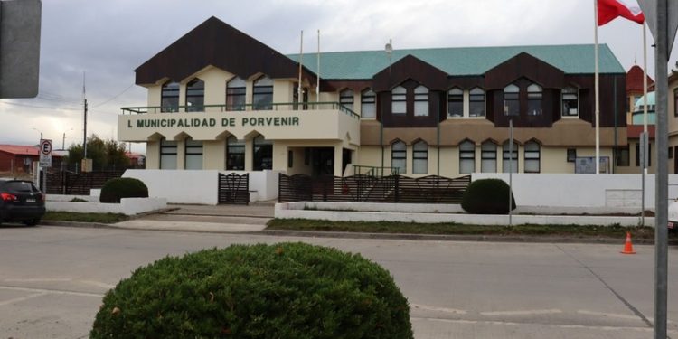 Municipalidad de Porvenir alerta por estafas telefónicas y mensajes fraudulentos