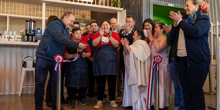 Aguas Magallanes apoya implementación de la primera cafetería inclusiva de la región