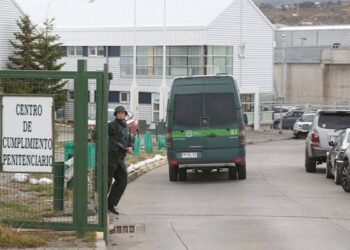 Trasladan a Punta Arenas a reo de alta peligrosidad investigado por presunto sicariato