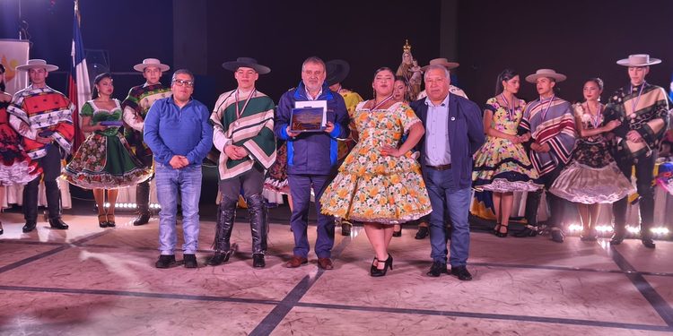 Con foco en la tradición y el país: Porvenir se lució como epicentro de la danza nacional con la llegada de parejas de todo Chile.