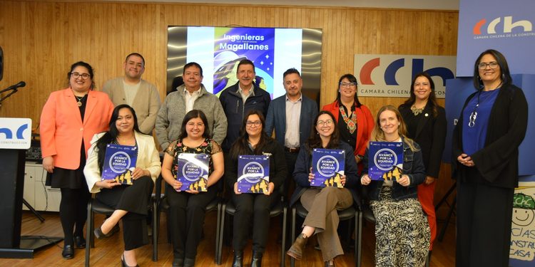 UMAG reconoce a Aguas Magallanes por su compromiso con la equidad de género y el liderazgo femenino en ingeniería