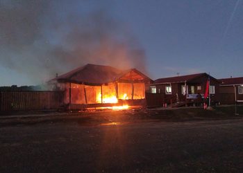 Violento incendio destruyó vivienda en Tierra del Fuego sector Pampa Guanaco.