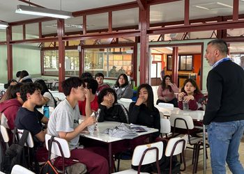 Estudiantes del Liceo Gabriela Mistral participan en charla preventiva sobre responsabilidad penal adolescente